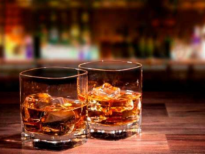 Adopron llama a erradicar bebidas alcohólicas ilegales 