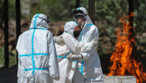 En fotos: Las desgarradoras imágenes que deja el impacto del coronavirus en la India