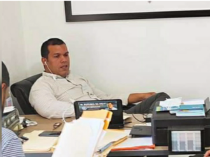 Arrestan director de Turismo en Samaná por supuesto maltrato a expareja 