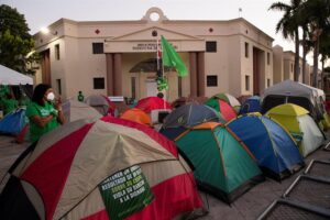 Denuncian miembros de la PN agreden grupo de manifestantes por tres causales