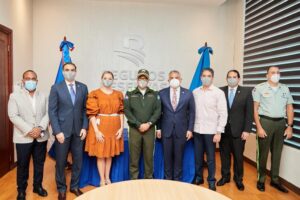 Seguros Reservas entrega donativo de 2,500 pruebas rápidas para COVID-19 a Digesett