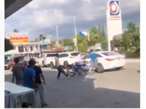 Vendedores de dulces se enfrentan a machetazos en Villa Riva