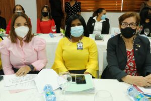 Gobernadoras reciben orientaciones sobre control interno y rendición de cuentas