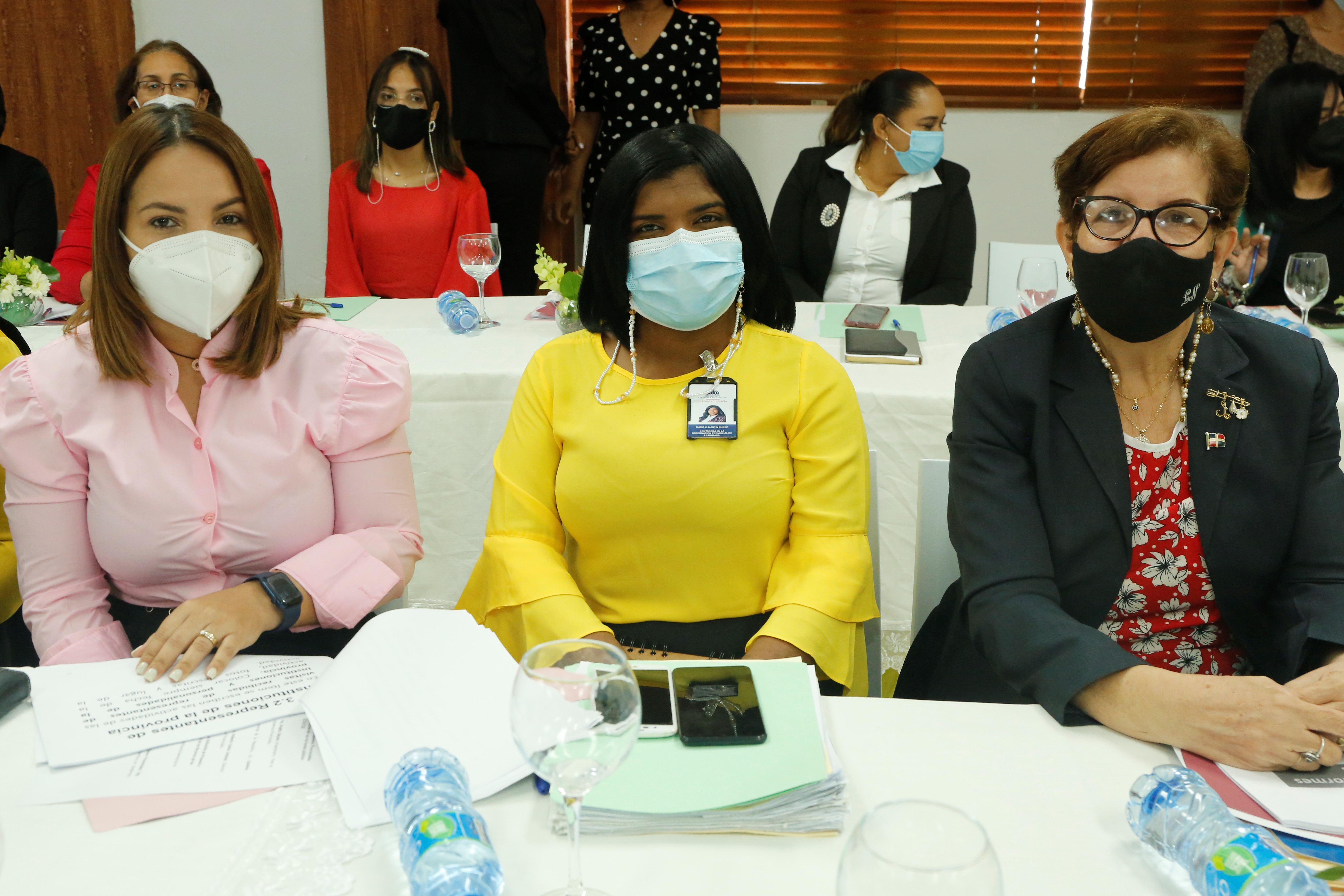 Gobernadoras reciben orientaciones sobre control interno y rendición de cuentas