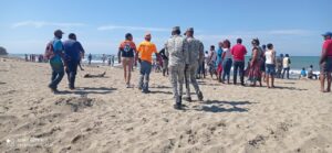 Informan desaparición de dos bañistas en Playa Cangrejo