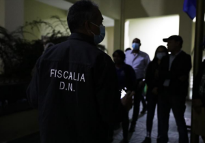 Fiscales del Distrito Nacional retienen 303 personas en negocios que irrespetan el toque de queda