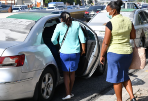 Intrant supervisa distanciamiento físico en transporte público