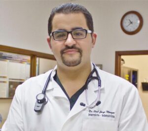 Neumólogo afirma centros privados están saturados pacientes COVID-19 