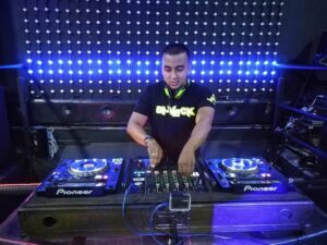 Productor de música colombiano asegura pandemia y protestas han complicado eventos en discotecas y escenarios