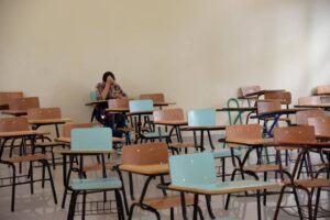 Médicos y diputados se oponen al retorno a las aulas 