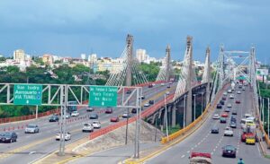 Tránsito en las inmediaciones del puente Juan Bosch se muestra fluido este sábado