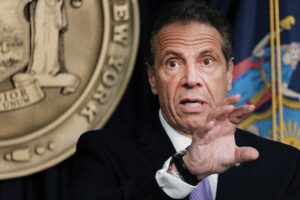 Nueva York levanta la restricción de llevar mascarilla a los vacunados