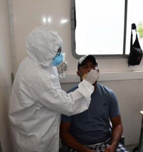 Llueven quejas pacientes en busca de pruebas  PCR de COVID-19