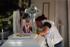 Despiden con emotivo funeral al menor muerto en el metro de Ciudad de México