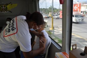 Instalan puesto de vacunación contra la COVID-19 en la OMSA