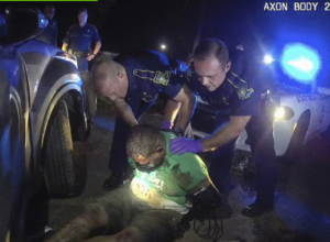 Divulgan imágenes de un brutal arresto que provocó la muerte de un afroamericano en EE.UU.