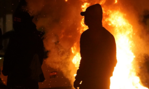 Incendian sede Fiscalía de Colombia tras caso joven se quitó la vida después de denunciar a policías por abuso sexual