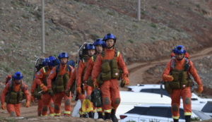 Un pastor es aclamado como héroe tras salvar a seis personas en una trágica maratón en China que se cobró 21 vidas