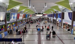 RD impone nuevas restricciones a la entrada de viajeros de 18 países