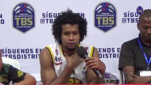 PN detiene durante toque de queda al baloncestista Manuel Fortuna; posteriormente fue librado