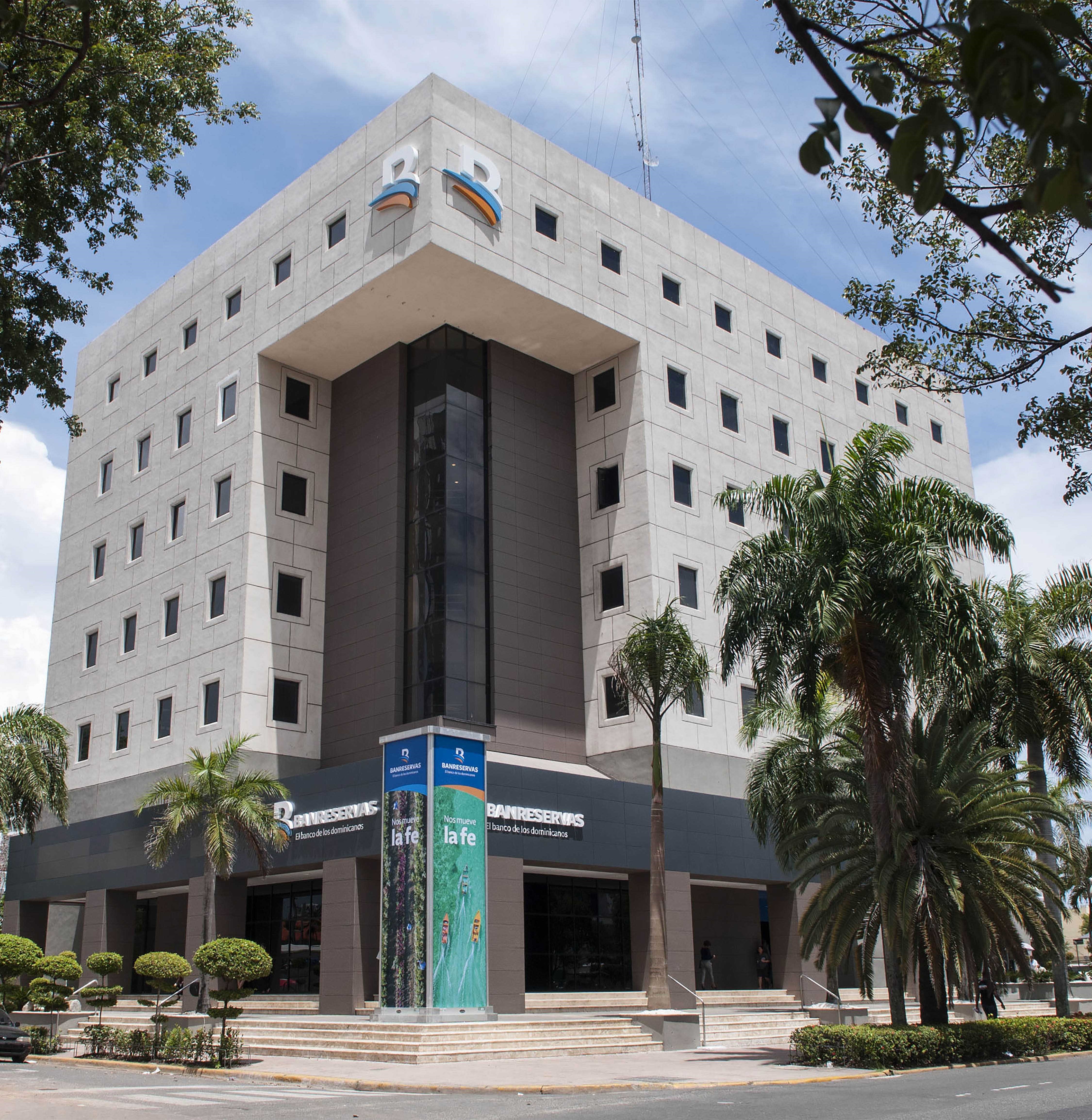 Banreservas lanza Bancarizar es Patria