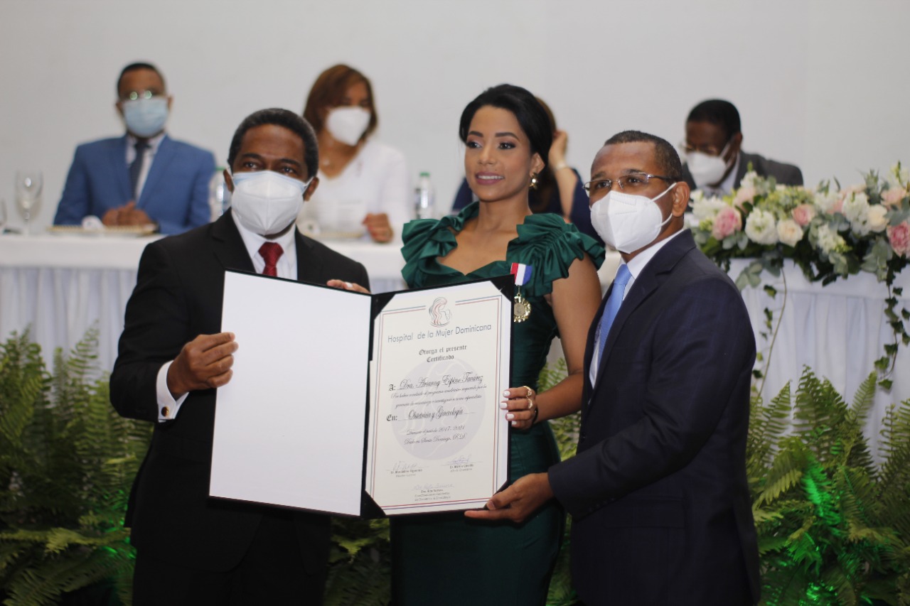 Hospital Doctora Evangelina Rodríguez gradúa nuevos profesionales