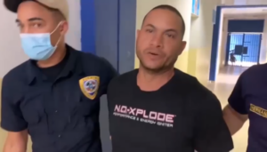 Hombre acusado de propinarle más de 200 puñaladas a su pareja niega haber cometido el feminicidio