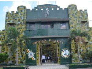 Un hombre muerto de diez disparos durante motín en Fortaleza Duarte de SFM 
