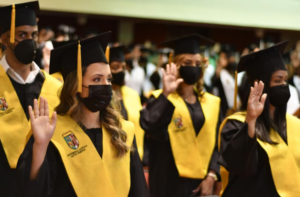 La Universidad Católica Santo Domingo (UCSD) graduó a 819 nuevos profesionales, 300 pertenecientes a grado y 519 a postgrado