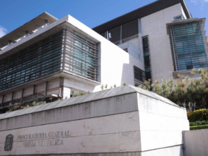 Fiscalía solicita investigar fallo que revocó sentencia que condenaba hombres a prisión por asesinato