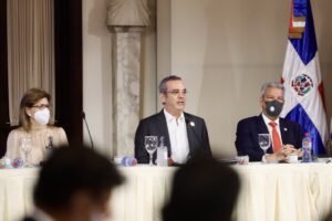 Luis Abinader, Raquel Peña y Lisandro Macarrulla