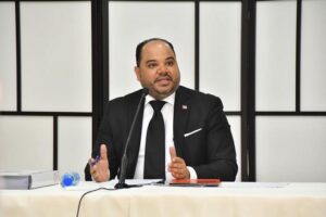 Senado escoge a Pablo Ulloa como nuevo Defensor del Pueblo