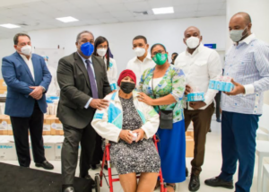 El coordinador del Gabinete de Política Social entregó este martes una donación de RD$300,995,242.00 en medicamentos para ser suministrados a pacientes.
