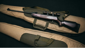 Un estado en EE.UU. regalará armas, vehículos y dinero como incentivos para la vacunación contra COVID-19