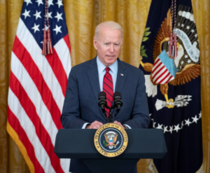 Joe Biden responsabilizó a su antecesor, Donald Trump, de haber propiciado con su 