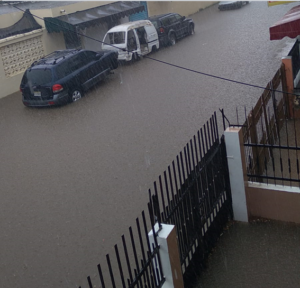 VIDEOS | Cuando llueve distintos sectores de la provincia Santo Domingo se inundan
