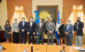 La Presidencia y Seguros Reservas formalizaron un acuerdo de colaboración que permitirá garantizar el aseguramiento de las viviendas de la población 
