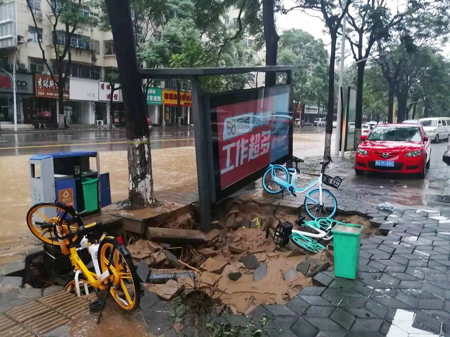 Inéditas lluvias en China dejan al menos 25 muertos y siete desaparecidos