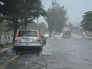 Onda tropical y vaguada generarán aguaceros durante fin de semana 
