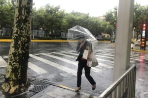 China: Casi 50.000 desplazados en Shanghái por tifón