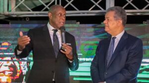 Leonel Fernández muestra consternación por la partida de Jhonny Ventura