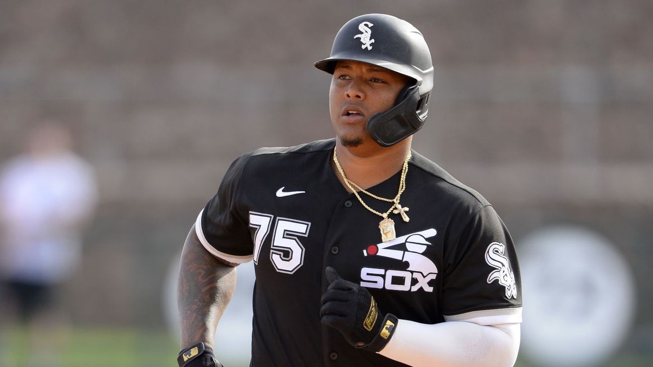 El dominicano Yermín Mercedes sorprendió con el anuncio en sus redes sociales de su alejamiento del béisbol "por tiempo indefinido"