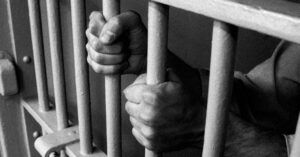 Detienen hombre por homicidio y asalto de banca en Santiago 