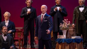 Animatrónico de Biden es incluido en Salón de Presidentes Disney