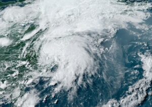 La tormenta Elsa se ubica a 90 millas al suroeste de Montauk Point