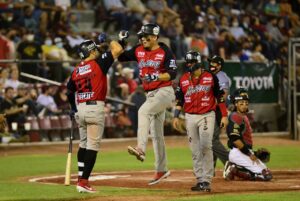 Pedro Strop bajó el telón manteniendo la ventaja para Sultanes y consiguiendo su segundo salvamento de la temporada al retirar los últimos 4 outs del juego.