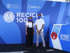 Cervecería instala 25 centros de acopio de botellas de plástico en colaboración con Alcaldía DN