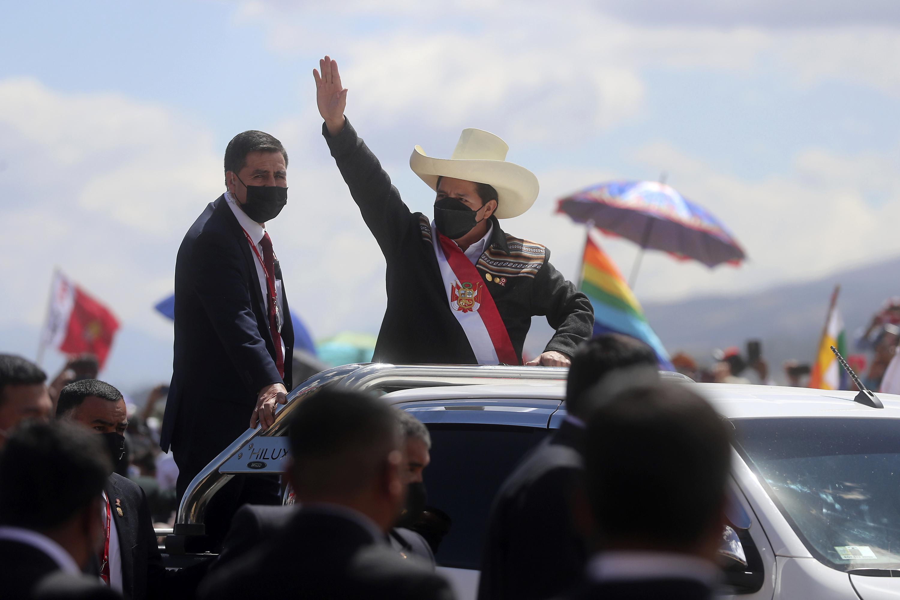 Perú estrena gabinete sin ministros de Economía y Justicia