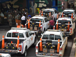 MOPC entrega herramientas a COMIPOL para reforzar servicios en carreteras