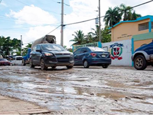 Residentes del Km 14 de la Autopista Duarte reclaman arreglo de sus calles 